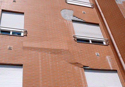 Desplacamento de fachada cerâmica